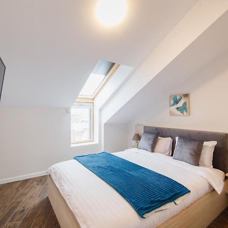 Skylight Loft Near City Center Орадя Екстер'єр фото