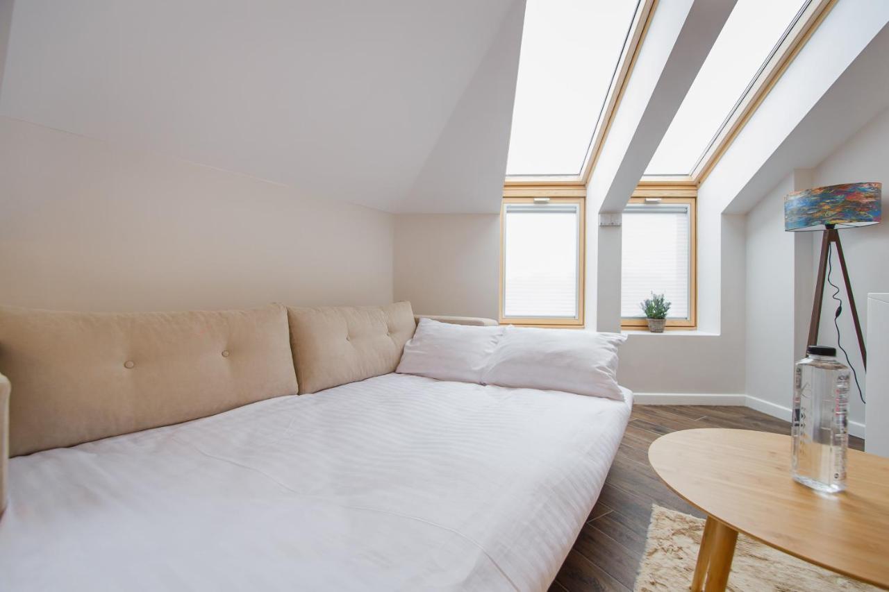Skylight Loft Near City Center Орадя Екстер'єр фото