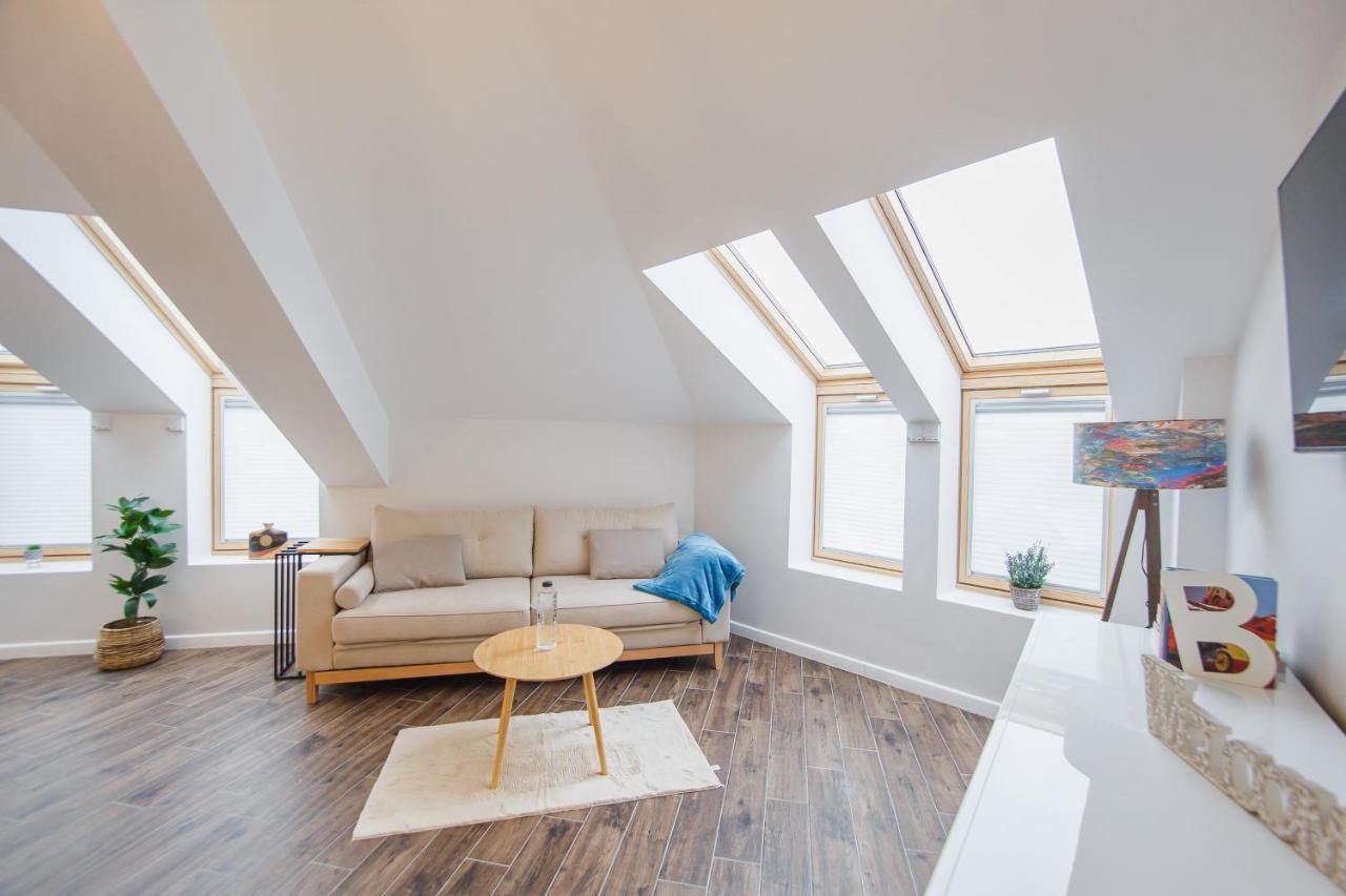Skylight Loft Near City Center Орадя Екстер'єр фото